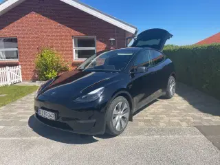 Tesla Model Y  Long Range AWD