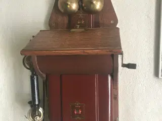 Gammel hængetelefon 