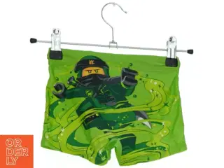 Ninjago badebukser fra H&M (str. 98)