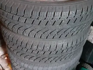 Vinterdæk på fælge, 2 stk næsten nye mål 155/65R14