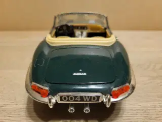 Modelbil. JAGUAR E-Type Cabriolet (1961). Skala 1/