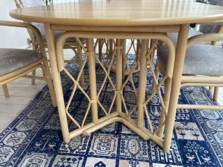 Sika spisebord - 5 stole sælges. ( flyttesalg)