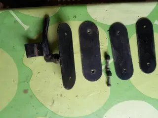 John Deere SG2 kabine bagrude lukkebeslag komplet