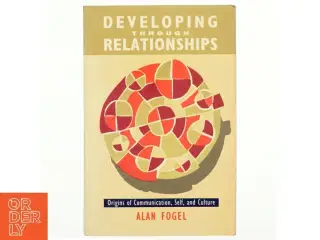 Developing through relationships : origins of communication, self, and culture af Alan Fogel (Bog)