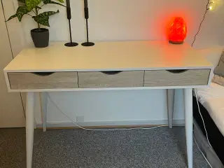 Skrivebord 