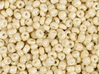 Rocaiperler, diam. 3 mm, str. 8/0, hulstr. 0,6-1,0 mm, off white, 25g/ 1 pk.