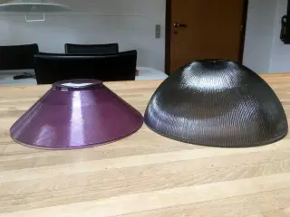 Farvede glasskåle i presset glas, 2 forskellige