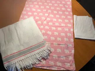 Baby pude-dynebetræk samt tæppe