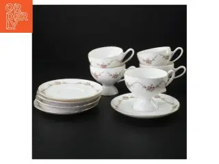 5 porcelænskopper og underkopper med blomstermotiv fra Benedikte (str. Diameter 13 cm kop 7 x 10 cm)