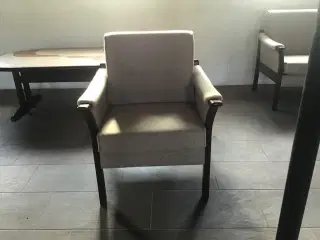 Uld-sofa med 2 stole og sofabord