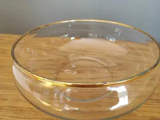 Glas skål med guldkant