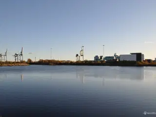 CHARMERENDE  KONTORLEJEMÅL MED UDSIGT TIL VANDET I NORDHAVN