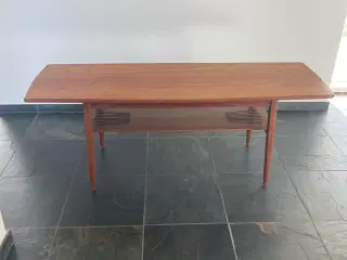 Sofabord i teaktræ
