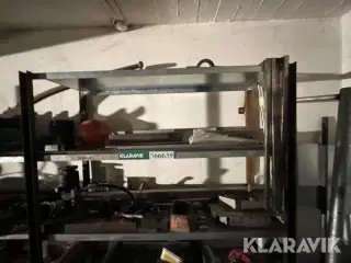 Blandet lot Små stålelementer, cirkulationspumpe og diverse andet