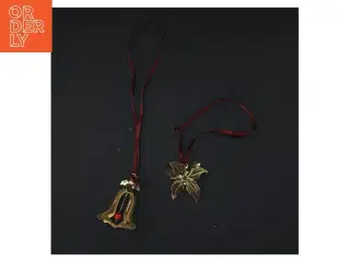 Årsjulepynt fra Georg Jensen 1998 og 2001, i forgyldt messing. Juleklokke og julestjerne
