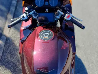 Honda cbr 1000f sc24 