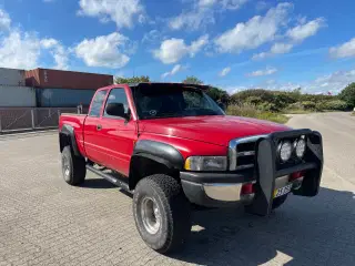 Dodge Ram 2500 4x4 V8