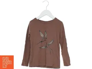 Langærmet brun bluse med fuglemotiv fra Name It (str. 110)