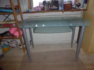 Skrivebord, glas med udtrækshylde
