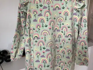 Lysegrøn kjole med 🌈🌈 og blonde på ærmet, 5 år
