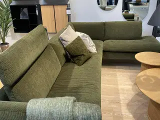 Farris Lux højrevendt hjørnesofa med pufafslutning