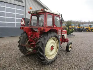 IH 474 En ejers traktor med lukket kabine på