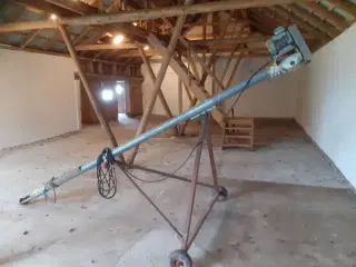 Kongskilde Ø 102 mm kornsnegl, 4,5 mtr m. stativ.