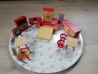 Dukkehusmøbler i træ retro