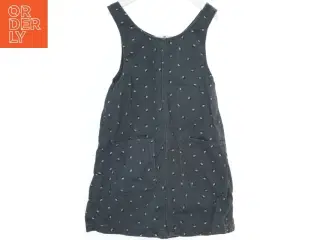 Mørkeblå kjole med blomsterprint fra H&M (str. 134)