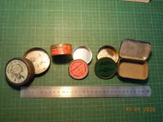 Fem fænghætte og patronæsker.