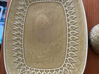 Relief - mælkekande og fad
