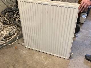 Radiator b*h*d = 80x86x9cm.