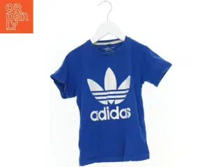T-Shirt fra Adidas (str. 116 cm)