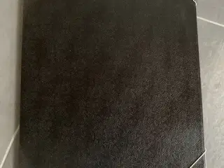 Elastikmappe i kraftigt sort pap stor str. A2 / C2