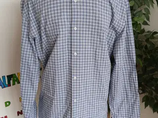 Skjorte. Hugo Boss. 43/17