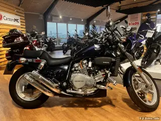 Honda VF 700 Magna