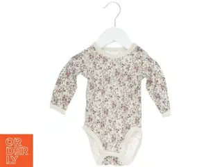 Langærmet bodystocking med blomsterprint fra Hust & Claire (str. 62)