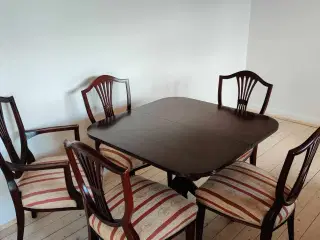 Spisebord i mahogni