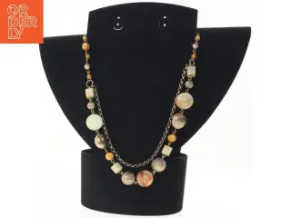 Halskæde med perler og vedhæng (str. 53 cm)