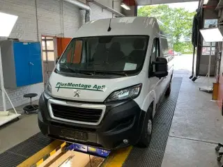 Peugeot Boxer 333 2,2 BlueHDi 140 L3H2 Premium