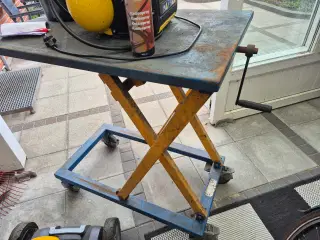 Løftebord l 95 b60 h 40   105