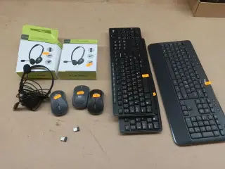 Hovedtelefoner, mus og tastatur