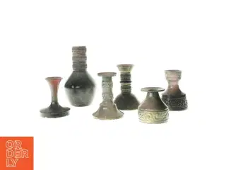 5 lysestager og 1 vase i tin. Dekoreret med graffitti maling.