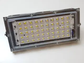 NY! LED Projektør 50W / 4500LM / 6000K / IP65