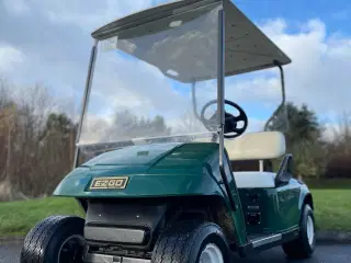Renoveret golfbil i grøn