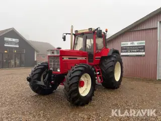 Traktor IH 1255 XL med frontlift
