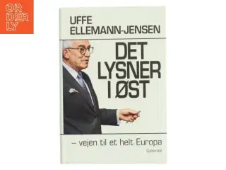 Det lysner i øst : vejen til et helt Europa af Uffe Ellemann-Jensen (Bog)
