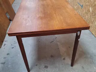 Teak spisebord