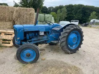 Ford Diesel traktor