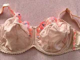 Prima donna, model Madam Butterfly str. 90 H